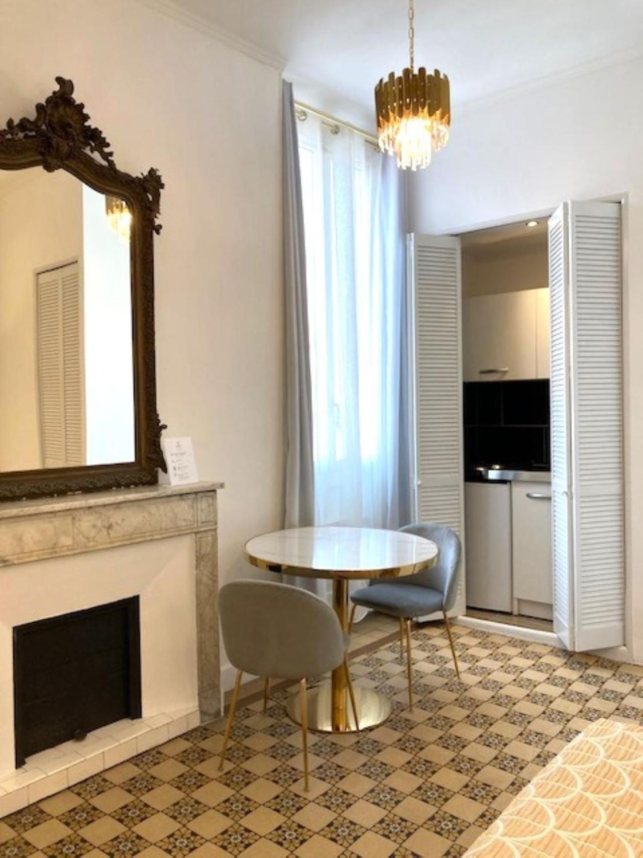 Hotel Cresp Nizza Szoba fotó